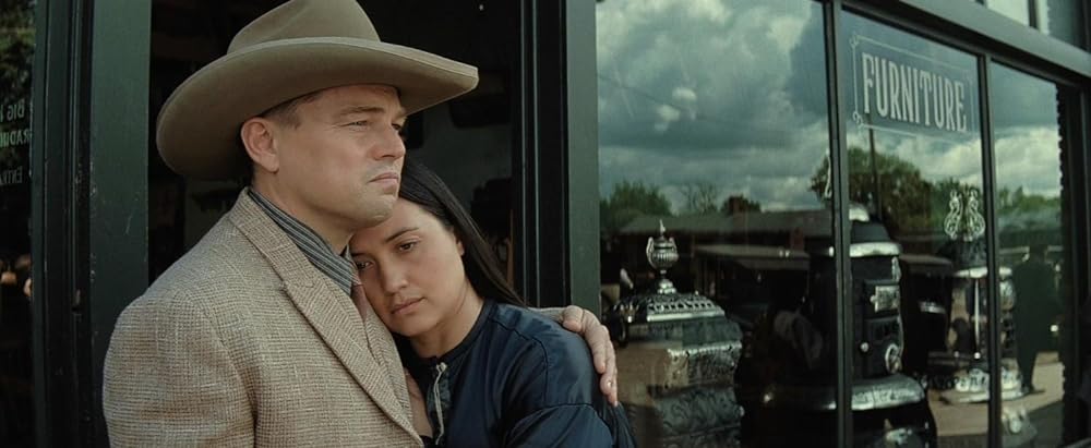 「キラーズ・オブ・ザ・フラワームーン」レオナルド・ディカプリオ & リリー・グラッドストーンの画像