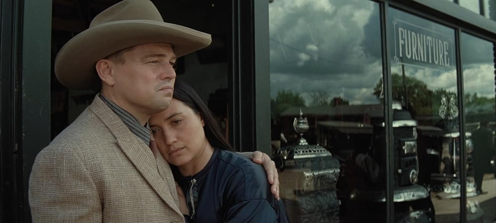 「キラーズ・オブ・ザ・フラワームーン」レオナルド・ディカプリオ & リリー・グラッドストーンの画像