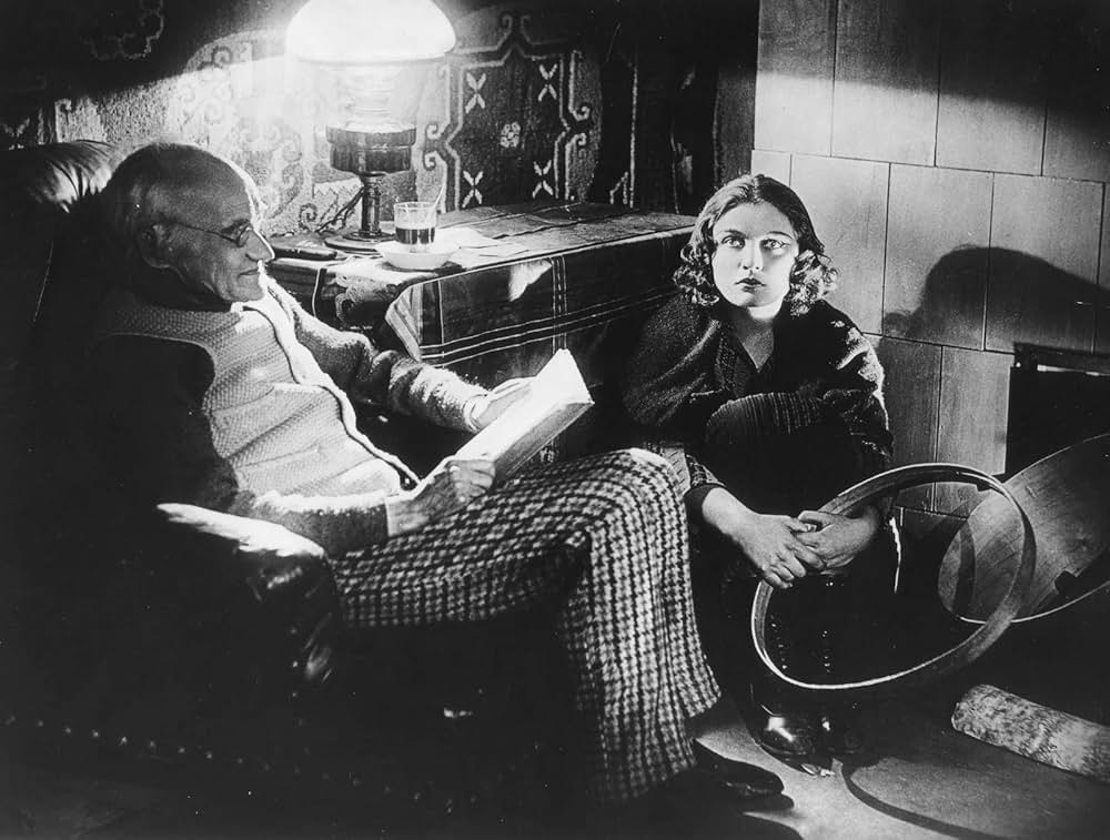 帽子箱を持った少女の画像