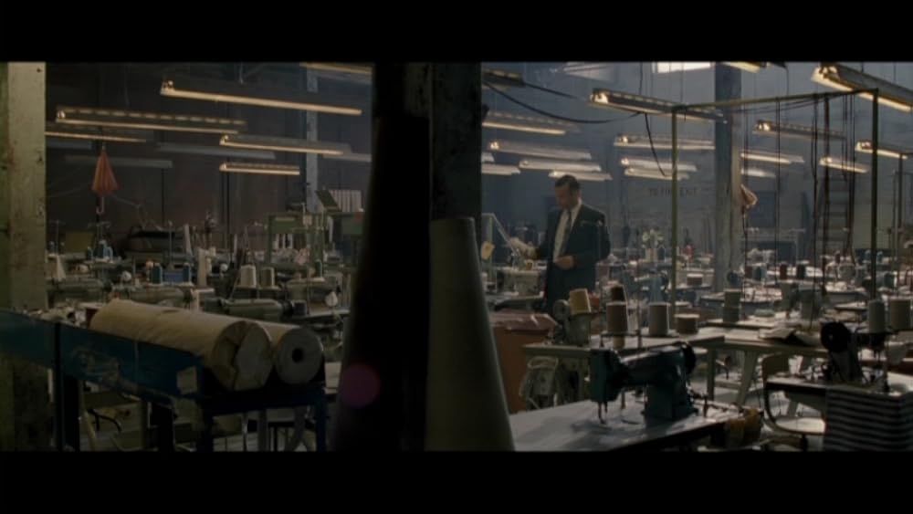 ファクトリー・ウーマンの画像