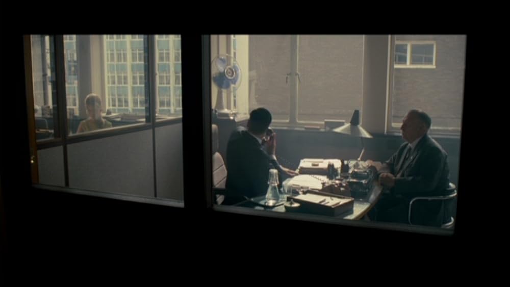 ファクトリー・ウーマンの画像