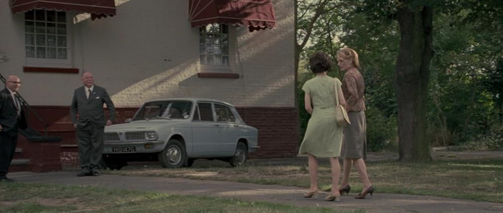 ファクトリー・ウーマンの画像