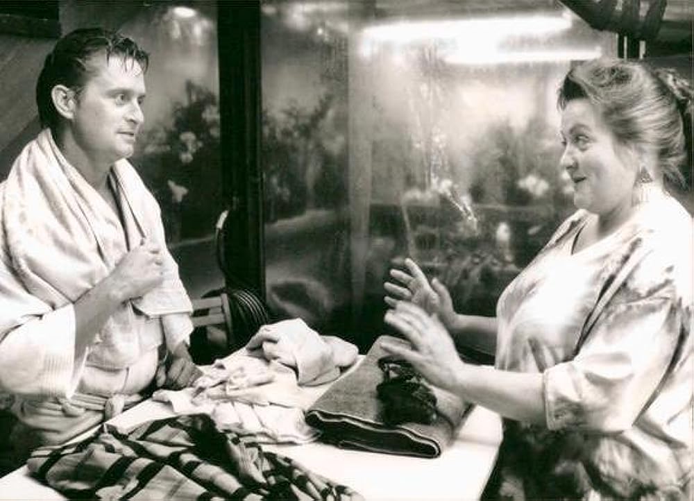 「ローズ家の戦争」マイケル・ダグラス & マリアンネ・ゼーゲブレヒトの画像