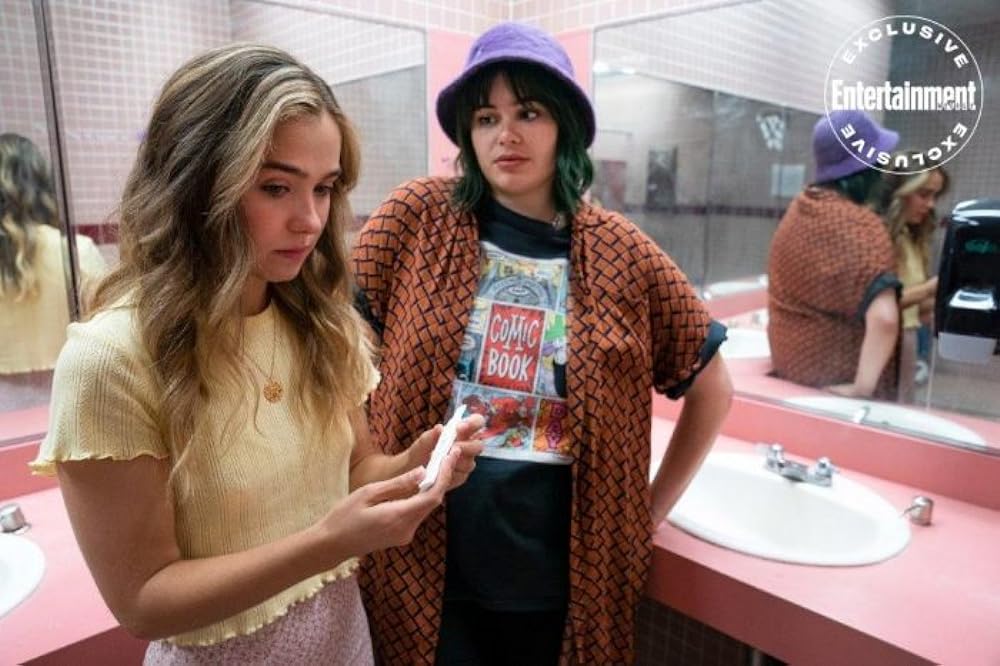 「Unpregnant（原題）」ヘイリー・ルー・リチャードソン & Barbie Ferreiraの画像