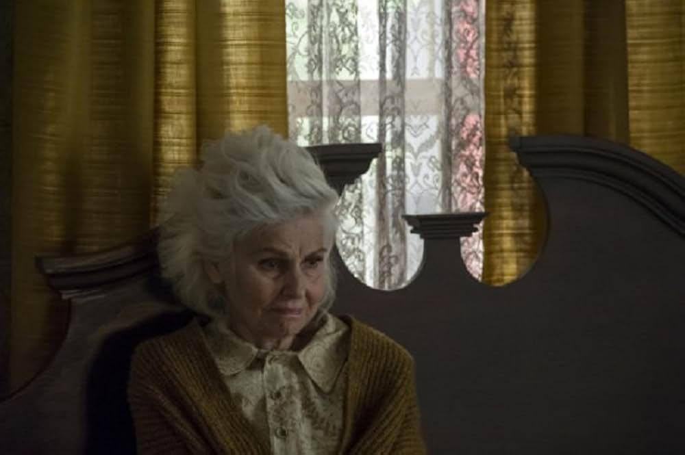 呪われし家に咲く一輪の花の画像