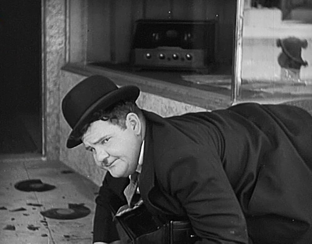 「極楽危機一髪」Oliver Hardyの画像