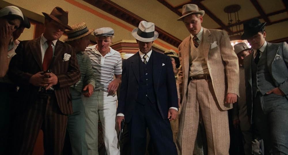 赤いドレスの女の画像