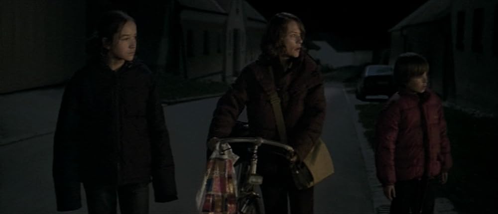 「タイム・オブ・ザ・ウルフ」イザベル・ユペール & アナイス・ドゥムースティエの画像