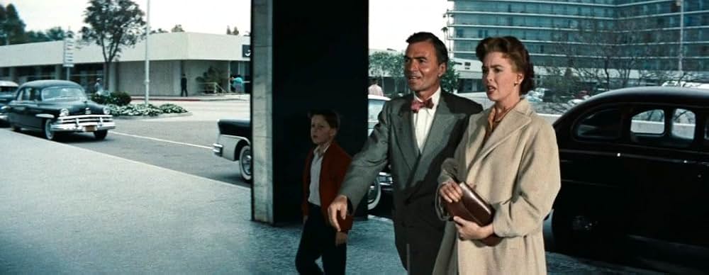 ビガー・ザン・ライフ 黒の報酬の画像