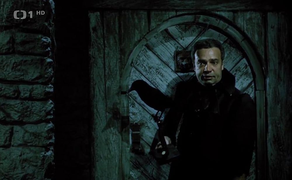 ほうきに乗った女の子の画像