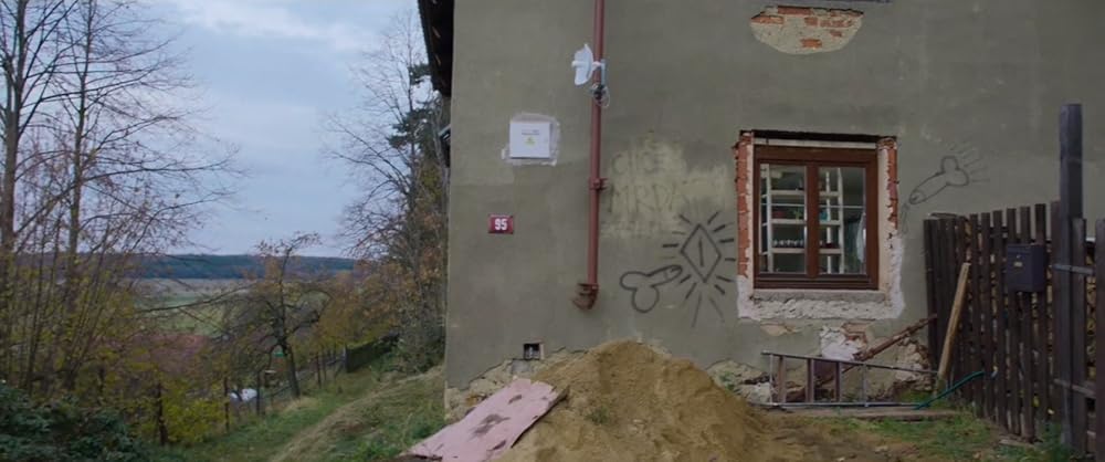 エマ 晒された裸体の画像