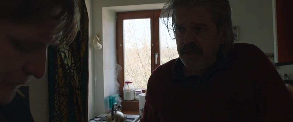 エマ 晒された裸体の画像