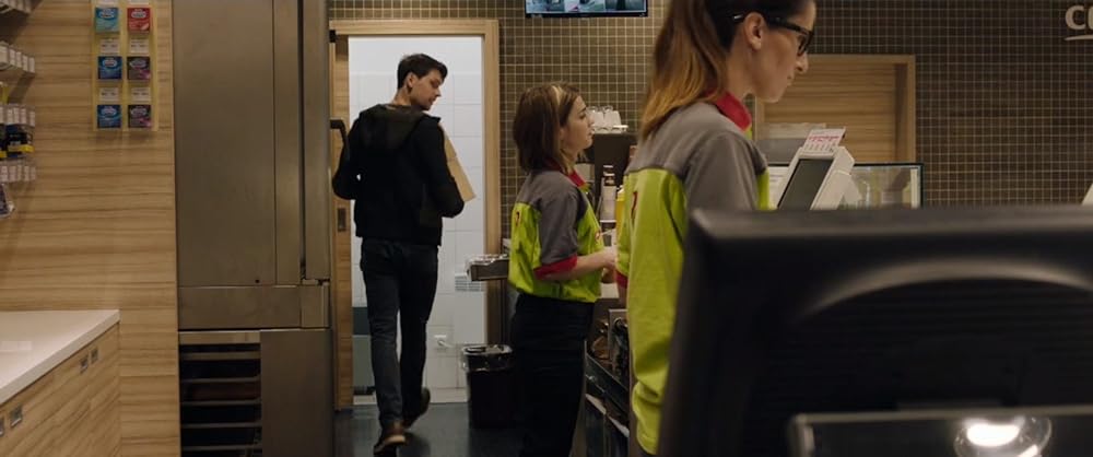 エマ 晒された裸体の画像