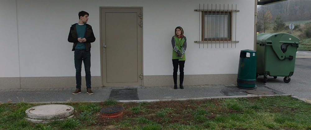 エマ 晒された裸体の画像