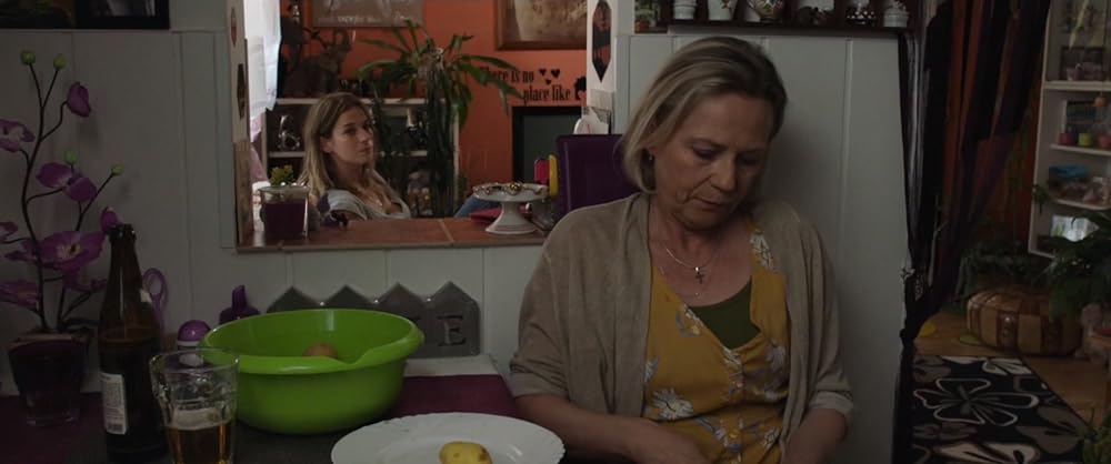 エマ 晒された裸体の画像