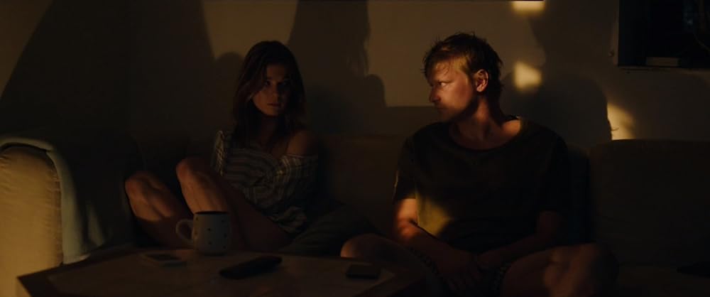 エマ 晒された裸体の画像