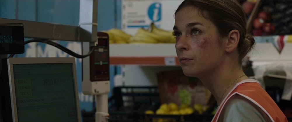 エマ 晒された裸体の画像