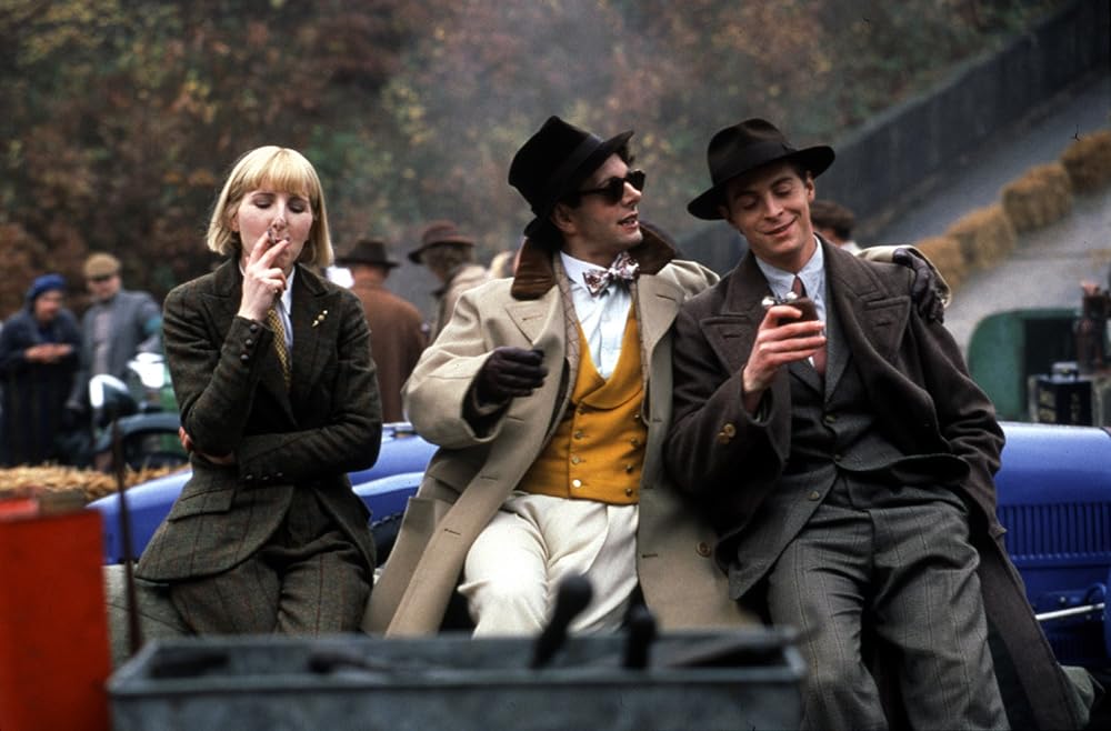 Bright Young Things（原題）の画像