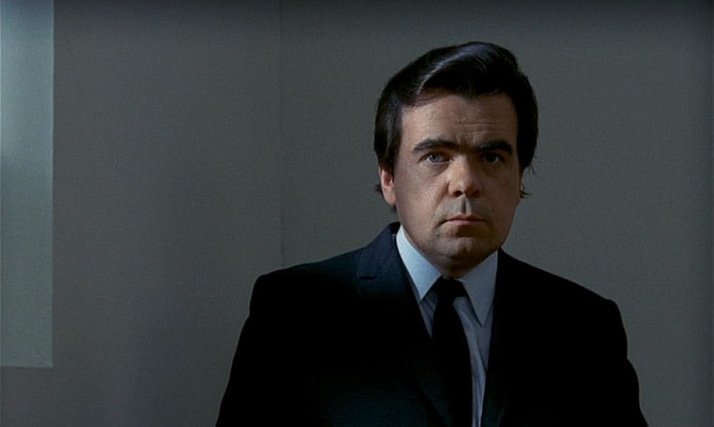 「快楽の漸進的横滑り」マイケル・ロンズデールの画像