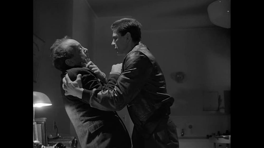 土曜日正午に襲えの画像