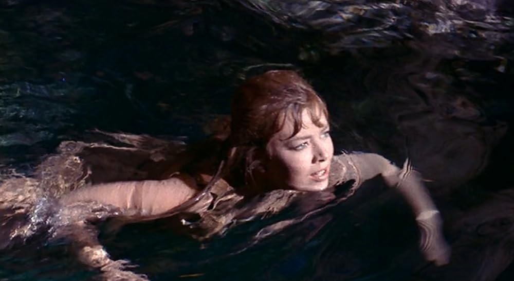 SF巨大生物の島の画像