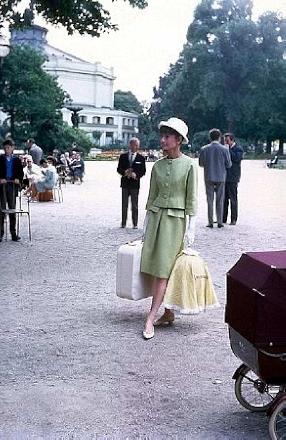 「パリで一緒に」オードリー・ヘプバーンの画像