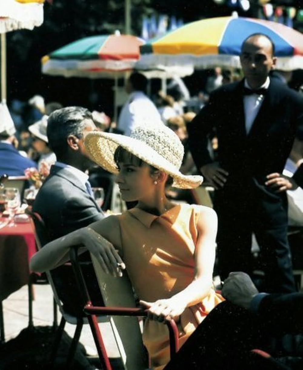 「パリで一緒に」オードリー・ヘプバーンの画像