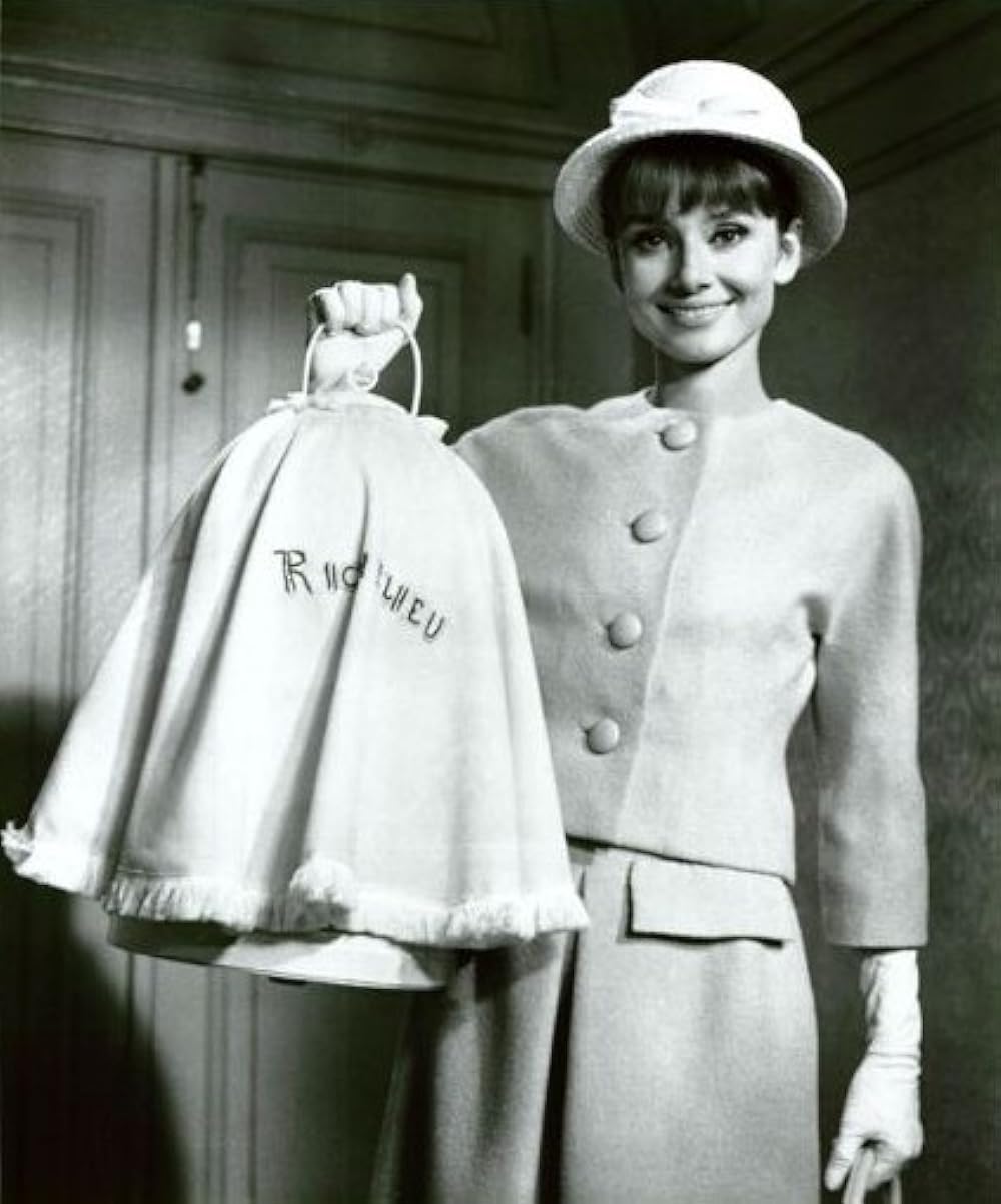 「パリで一緒に」オードリー・ヘプバーンの画像