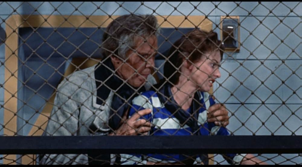 空飛ぶ戦闘艦の画像