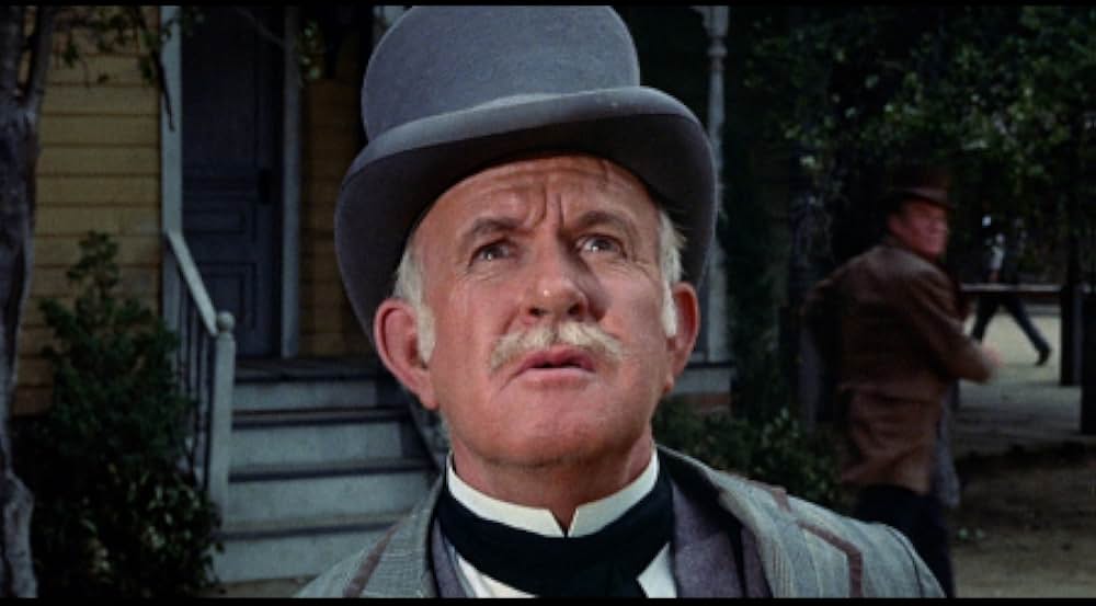 空飛ぶ戦闘艦の画像