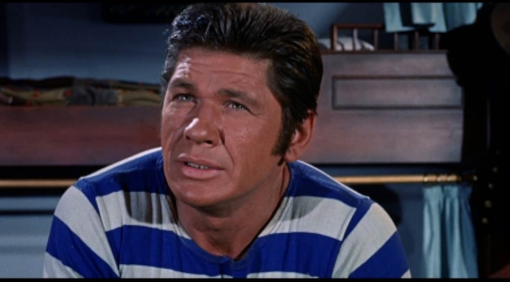 空飛ぶ戦闘艦の画像