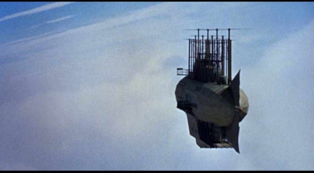 空飛ぶ戦闘艦の画像