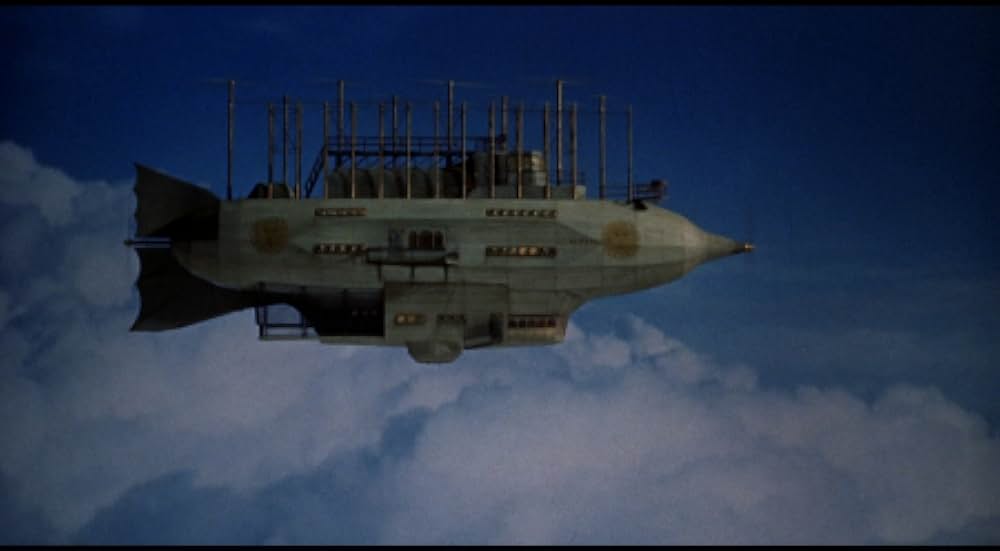 空飛ぶ戦闘艦の画像