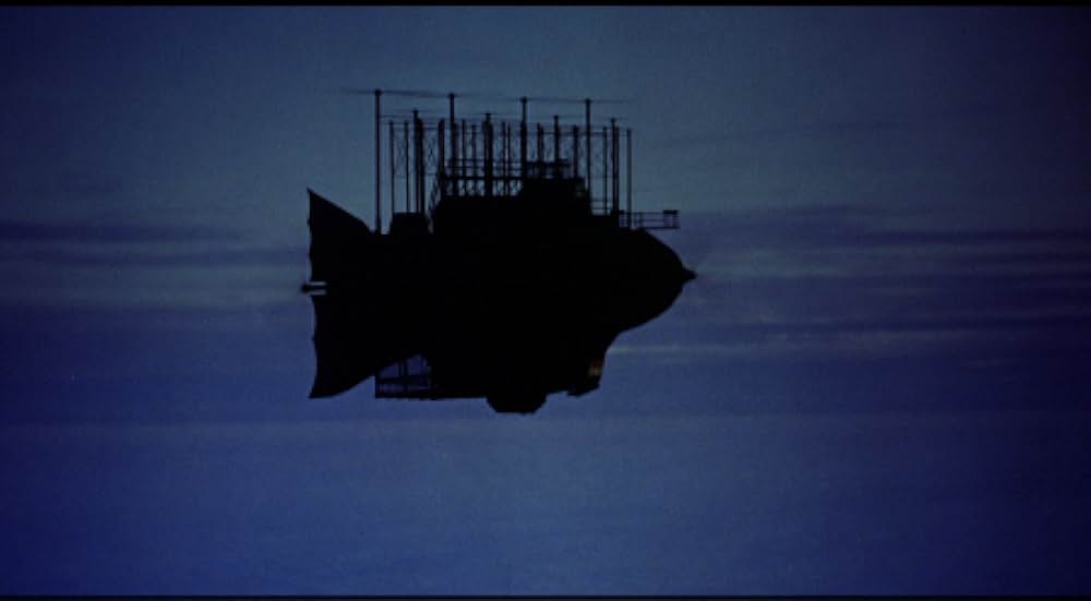 空飛ぶ戦闘艦の画像