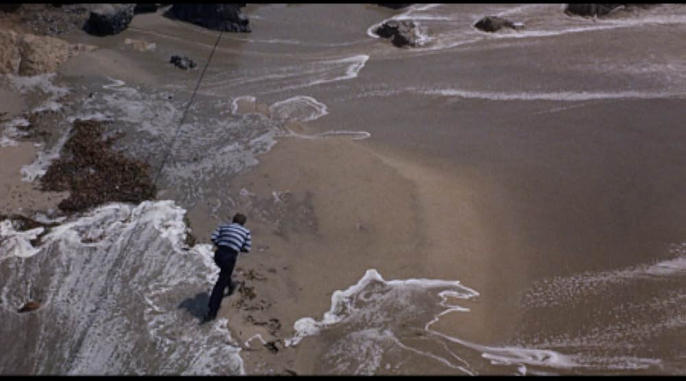 空飛ぶ戦闘艦の画像