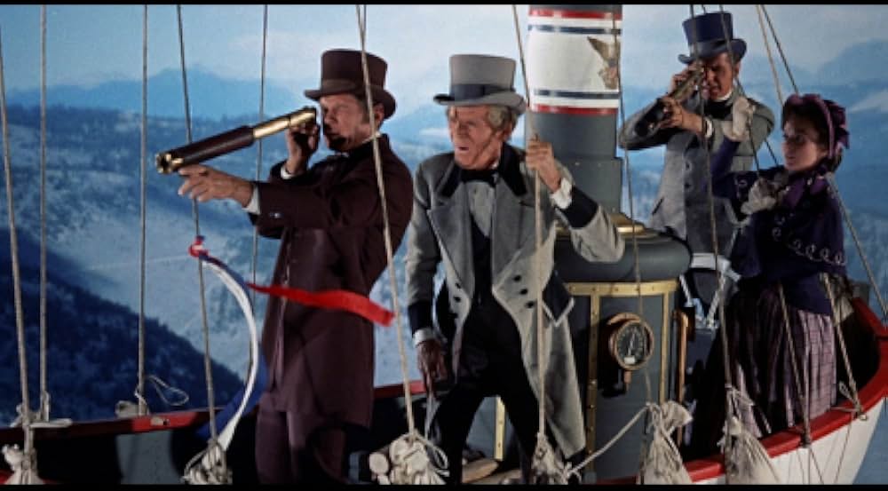 空飛ぶ戦闘艦の画像