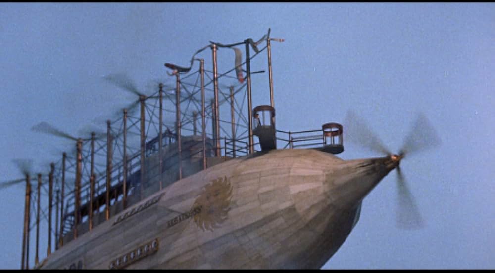 空飛ぶ戦闘艦の画像