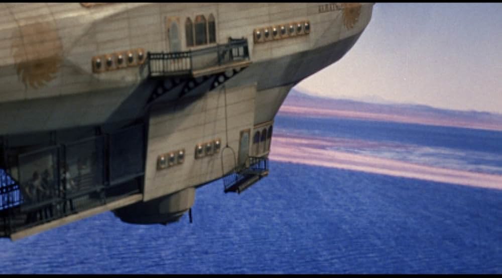 空飛ぶ戦闘艦の画像