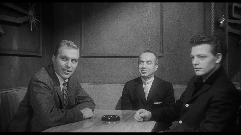 拳銃の報酬の画像