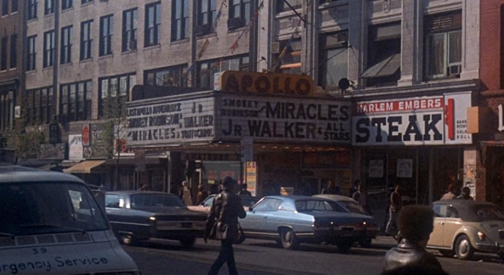 110番街交差点の画像