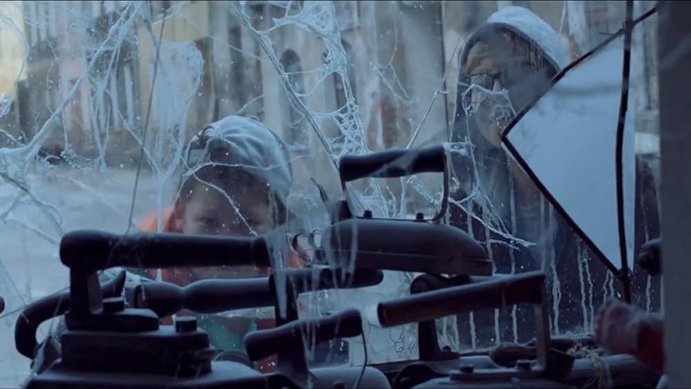 ルーカスと魔法の青いドアの画像