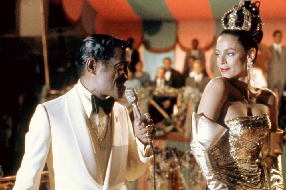 パラドールにかかる月の画像