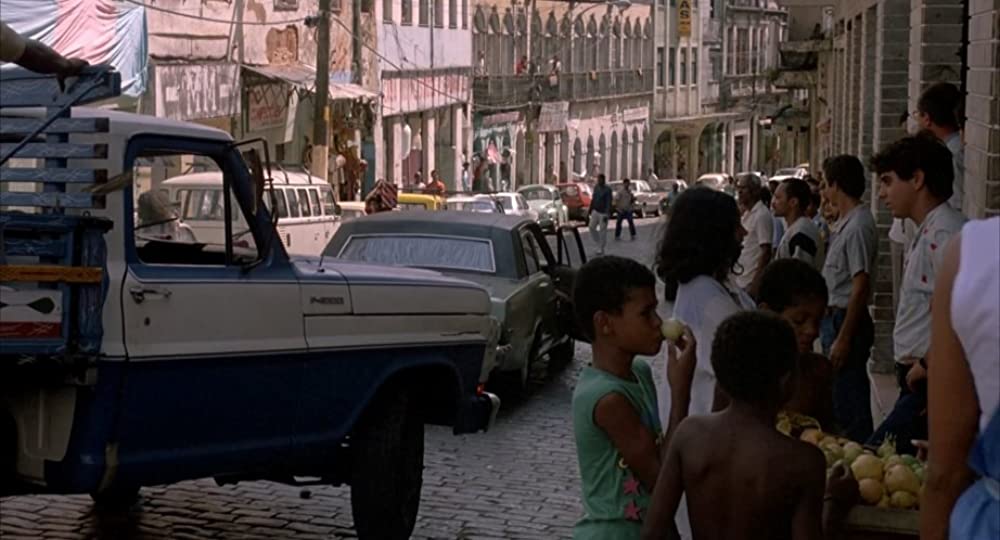 パラドールにかかる月の画像