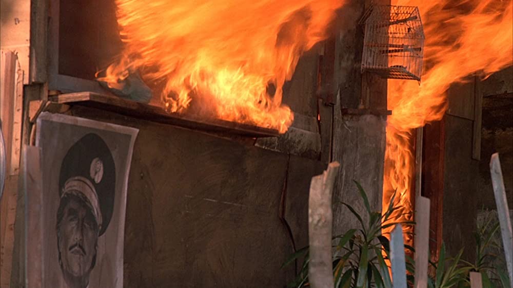 パラドールにかかる月の画像