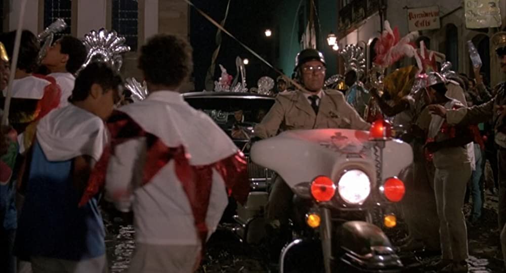 パラドールにかかる月の画像