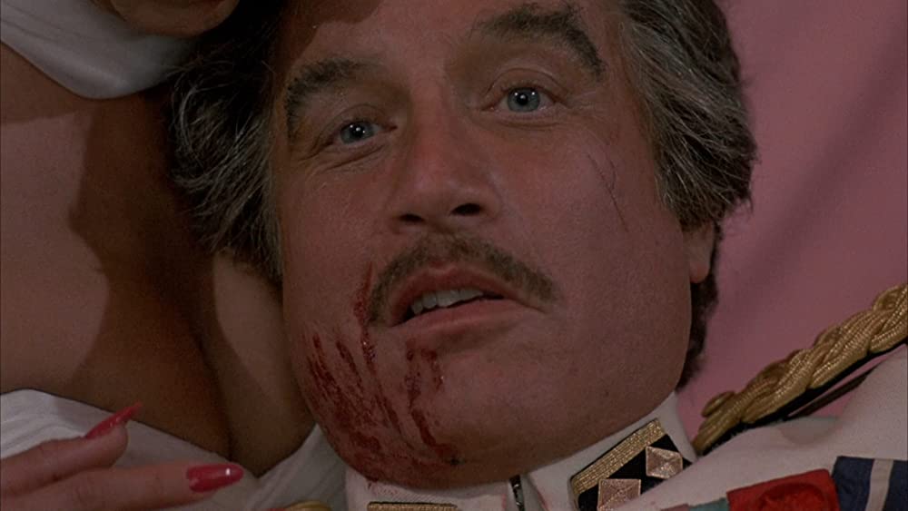 パラドールにかかる月の画像