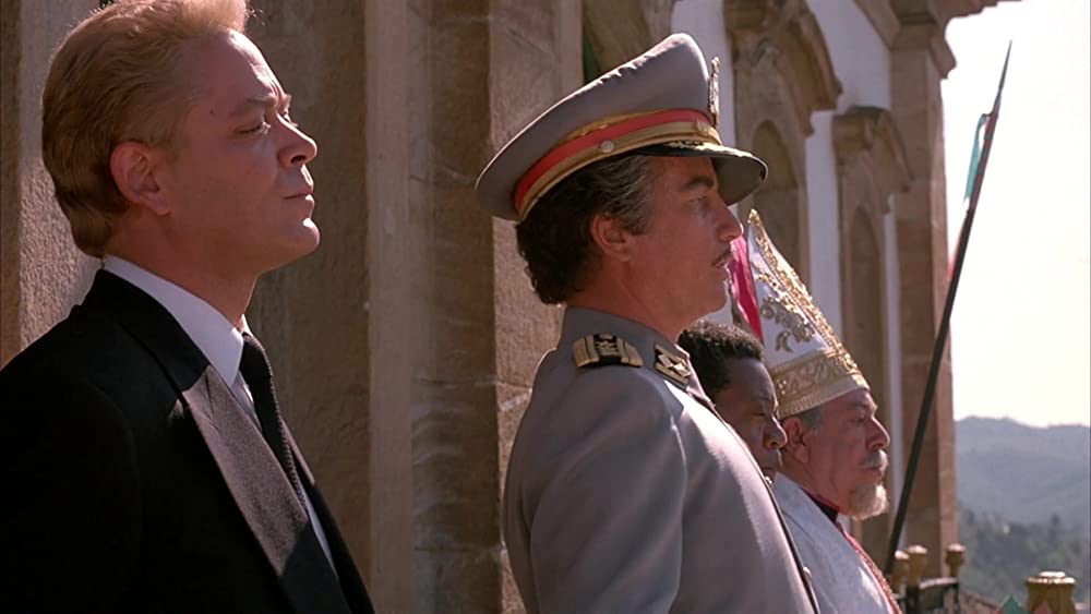 パラドールにかかる月の画像