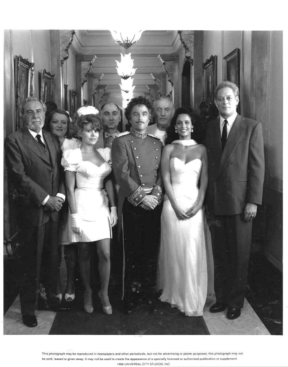 パラドールにかかる月の画像