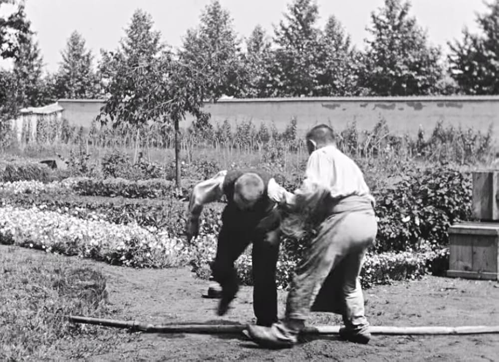水をかけられた散水夫の画像