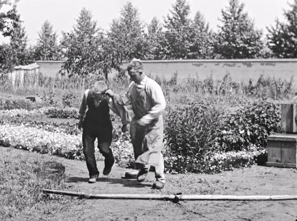 水をかけられた散水夫の画像